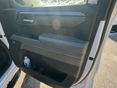 Used 2022 Chevrolet Silverado 1500 ZR2 w/ Technology Package image 19