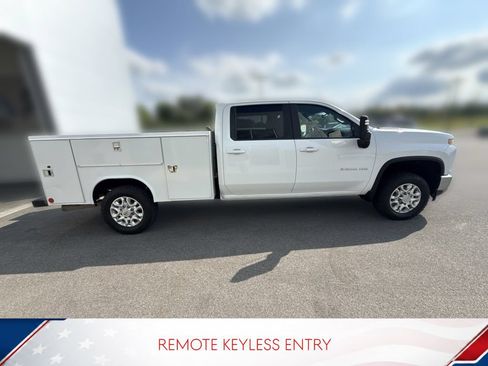 Used 2022 Chevrolet Silverado 2500 LT w/ Convenience Package AWD/4WD image 4