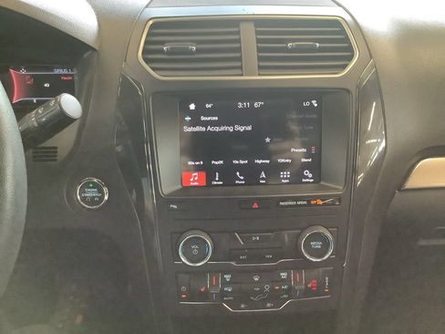Used 2019 Ford Explorer XLT w/ Equipment Group 202A AWD/4WD image 16
