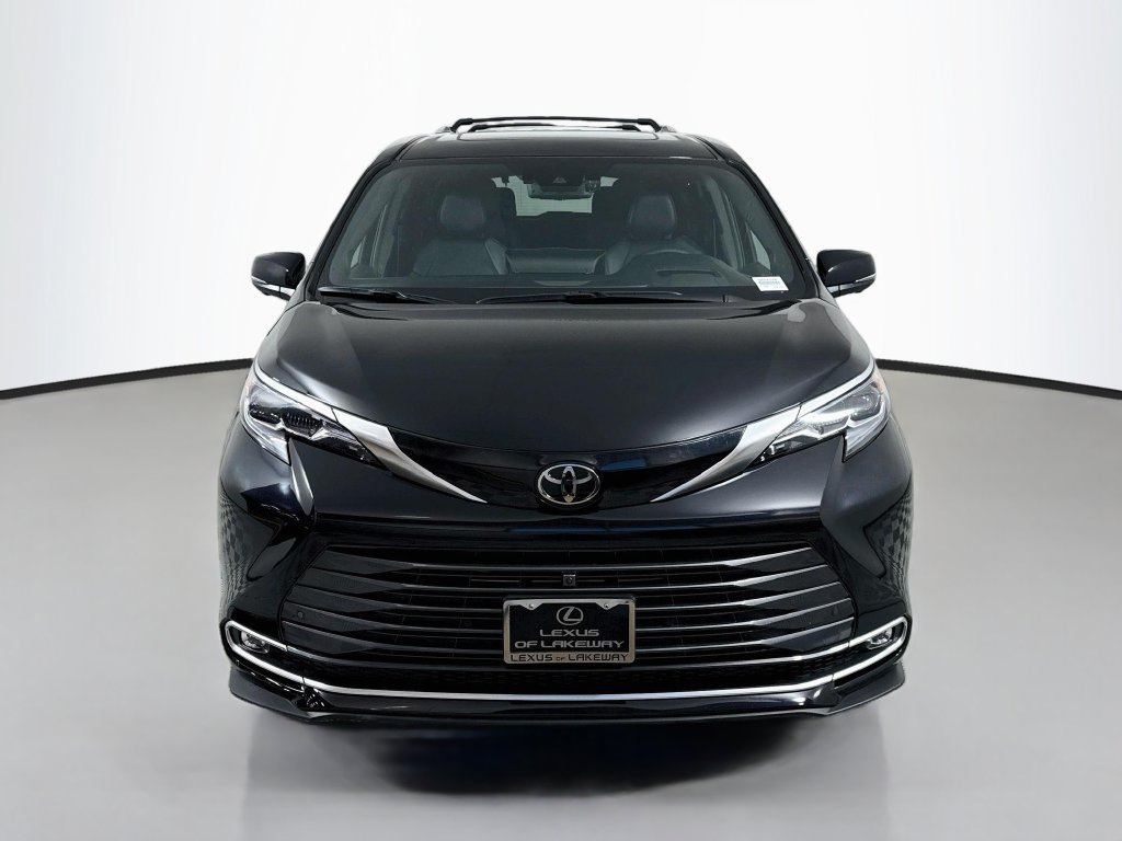 Used 2026 Toyota Sienna Platinum AWD/4WD image 2