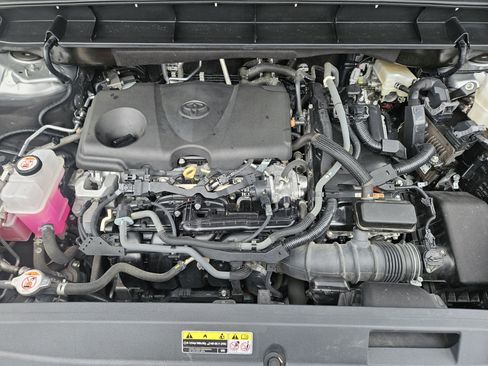 Used 2023 Toyota Highlander LE image 31
