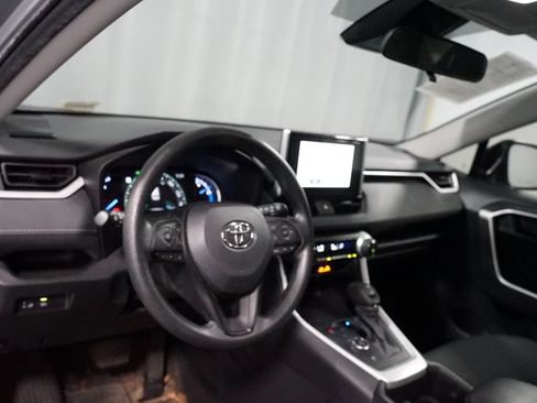 Used 2024 Toyota RAV4 LE AWD/4WD image 7