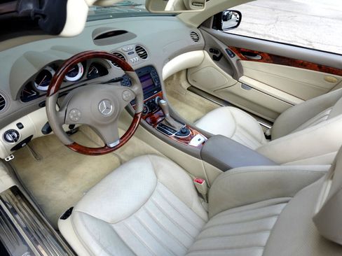 Used 2009 Mercedes-Benz SL 550 w/ Premium I Pkg image 12