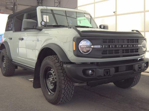 Used 2023 Ford Bronco Black Diamond AWD/4WD image 4
