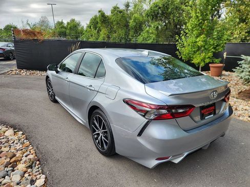 Used 2024 Toyota Camry SE image 3