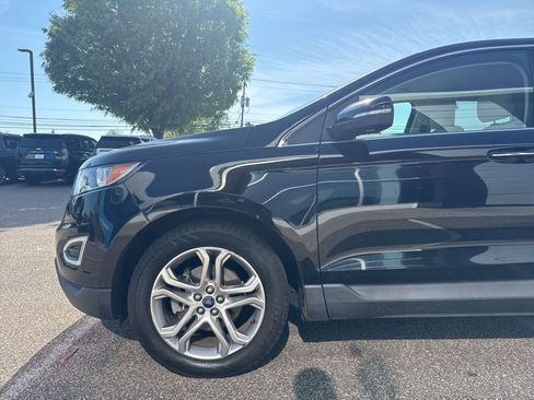 Used 2018 Ford Edge Titanium FWD image 5