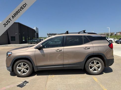 Used 2018 GMC Terrain SLE w/ Driver Convenience Package FWD image 8