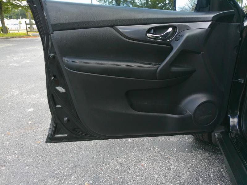 Used 2017 Nissan Rogue S FWD image 22