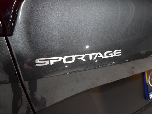 Used 2024 Kia Sportage EX image 9