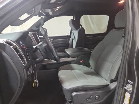 Used 2022 RAM 1500 Big Horn AWD/4WD image 3