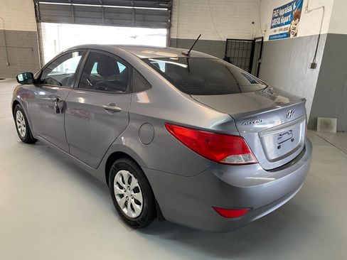 Used 2016 Hyundai Accent SE FWD image 2