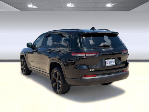 Used 2024 Jeep Grand Cherokee L Altitude AWD/4WD image 3