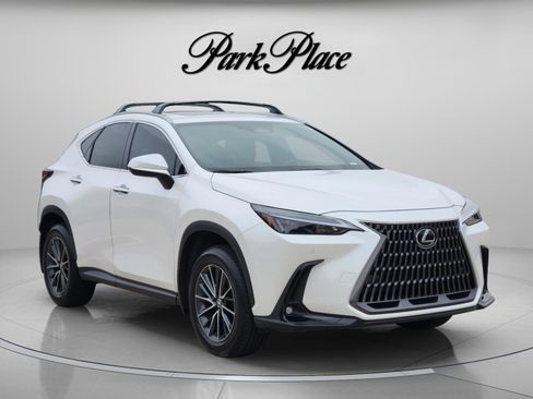 Used 2025 Lexus NX 250 FWD w/ Accessory Package (2T) image 4