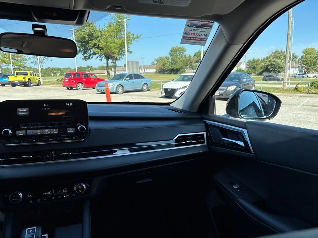 Used 2024 Mitsubishi Outlander SE AWD/4WD image 24