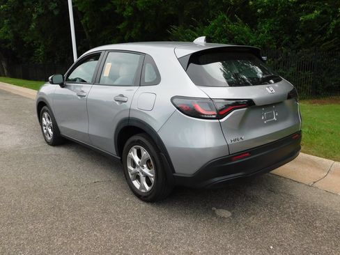Used 2023 Honda HR-V LX image 3