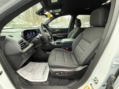 Used 2024 Chevrolet Traverse LT w/ Enhanced Driving Package image 16