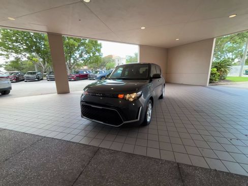 Used 2025 Kia Soul LX w/ LX Technology Package FWD image 4