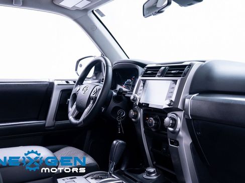 Used 2020 Toyota 4Runner SR5 AWD/4WD image 44