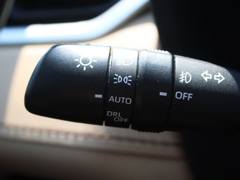 Used 2022 Toyota RAV4 Limited AWD/4WD image 29