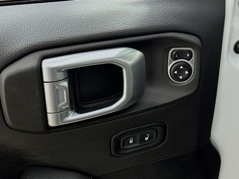 Used 2023 Jeep Wrangler Unlimited Sahara image 20