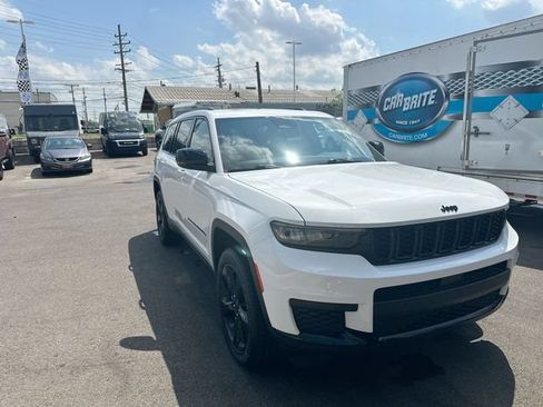 Used 2023 Jeep Grand Cherokee L Laredo AWD/4WD image 11