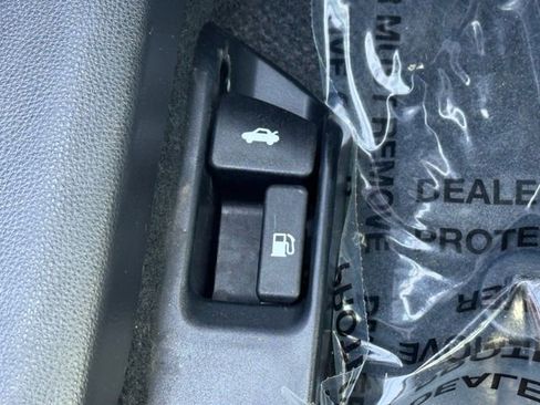 Used 2025 Toyota Corolla LE FWD image 15
