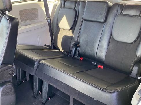 Used 2020 Dodge Grand Caravan SXT image 25