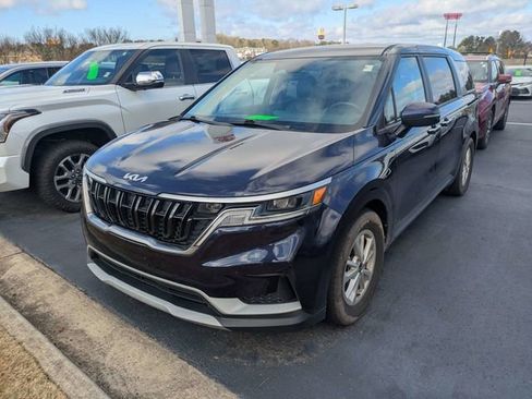 Used 2023 Kia Carnival LX image 3