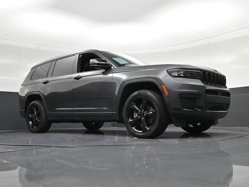 Used 2023 Jeep Grand Cherokee L Laredo RWD image 35