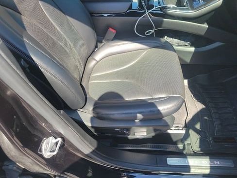 Used 2022 Lincoln Nautilus Reserve w/ Equipment Group 202A image 10