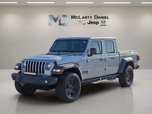 Used 2020 Jeep Gladiator Sport w/ Quick Order Package 24S image 2