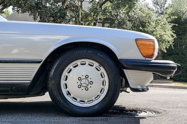 Used 1988 Mercedes-Benz 560 SL image 11