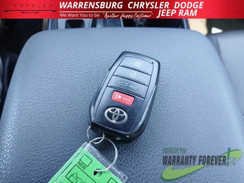 Used 2025 Toyota Camry SE FWD image 30