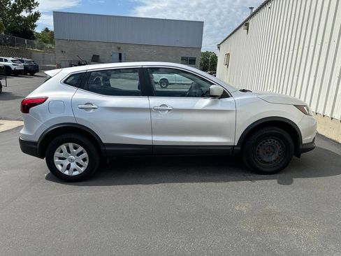 Used 2018 Nissan Rogue Sport S FWD image 3