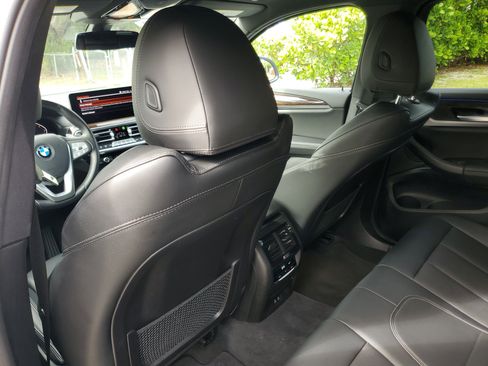 Used 2024 BMW X4 xDrive30i image 12