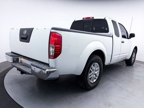 Used 2019 Nissan Frontier SV image 9