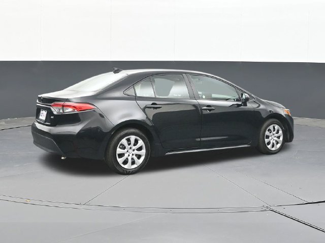 Used 2025 Toyota Corolla LE FWD image 15