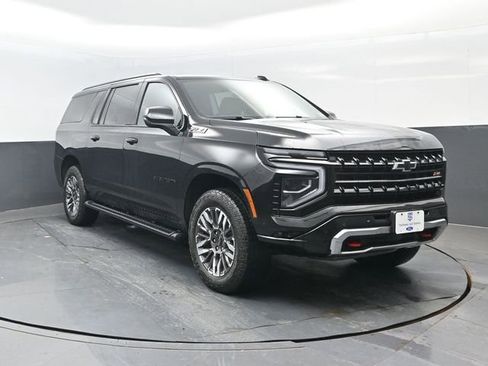 Used 2025 Chevrolet Suburban Z71 AWD/4WD image 2
