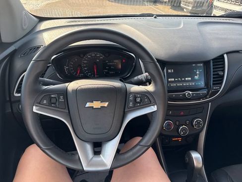 Used 2017 Chevrolet Trax LT w/ Sun & Sound Package AWD/4WD image 10