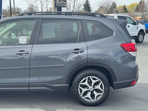 Used 2022 Subaru Forester Premium AWD/4WD image 10