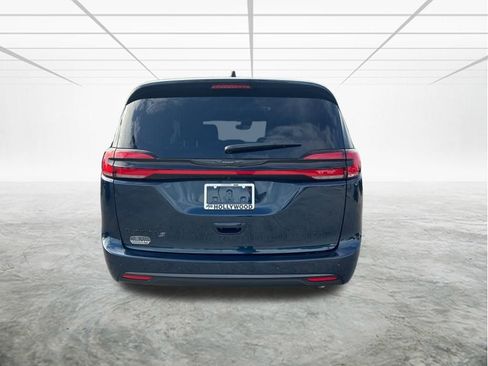 New 2025 Chrysler Pacifica Limited image 5