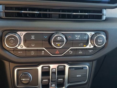 New 2025 Jeep Gladiator Sport image 29