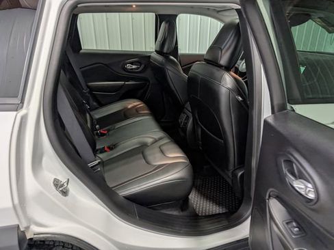 Used 2022 Jeep Cherokee Trailhawk w/ Sun, Sound & Nav Group AWD/4WD image 27