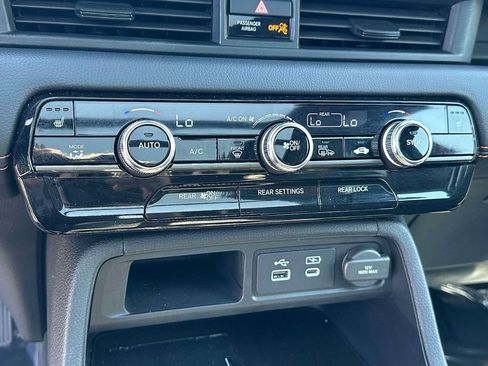 Used 2023 Honda Pilot TrailSport image 25