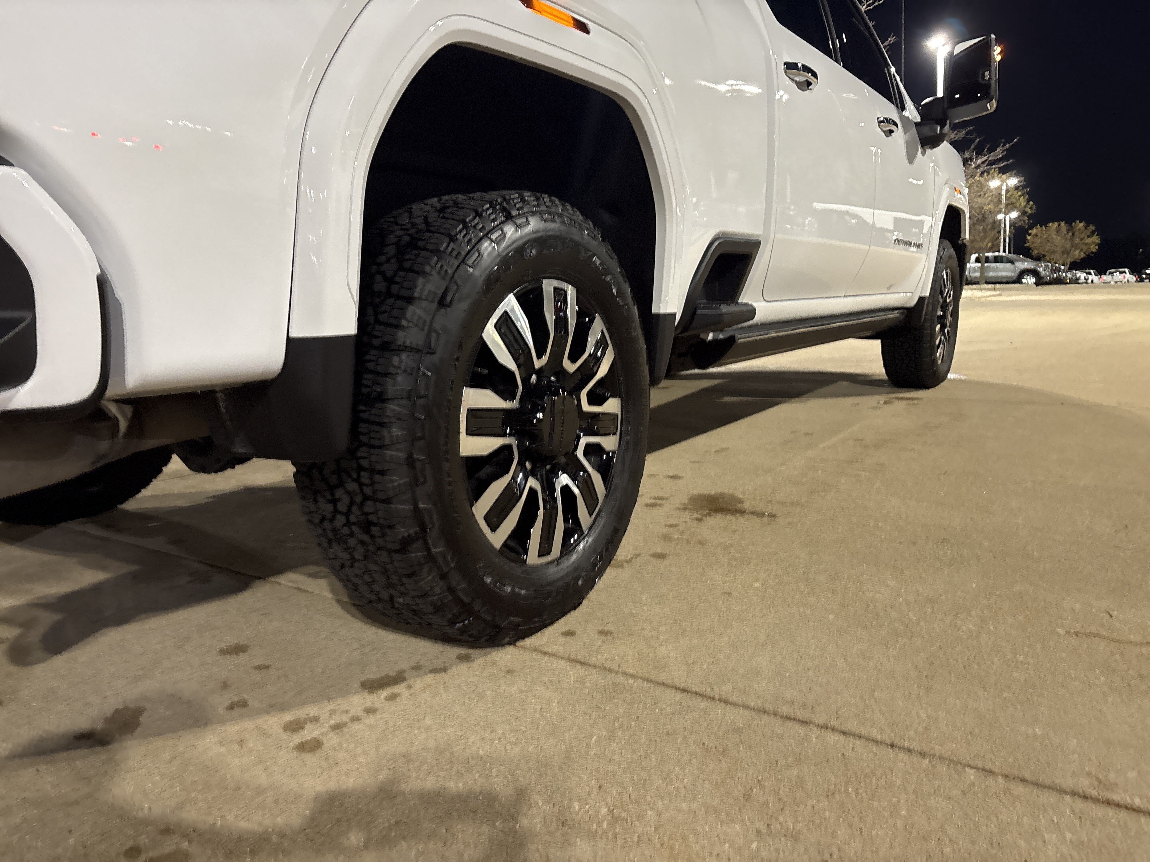 Used 2026 GMC Sierra 2500 Denali Ultimate AWD/4WD image 9