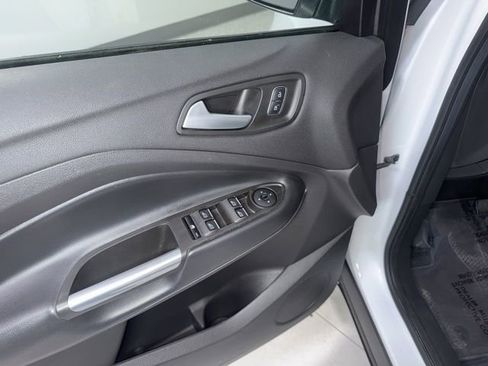 Used 2019 Ford Escape SE image 11
