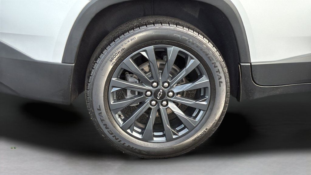 Used 2022 Chevrolet Traverse RS FWD image 14
