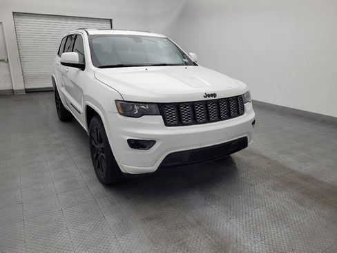 Used 2017 Jeep Grand Cherokee Altitude AWD/4WD image 14