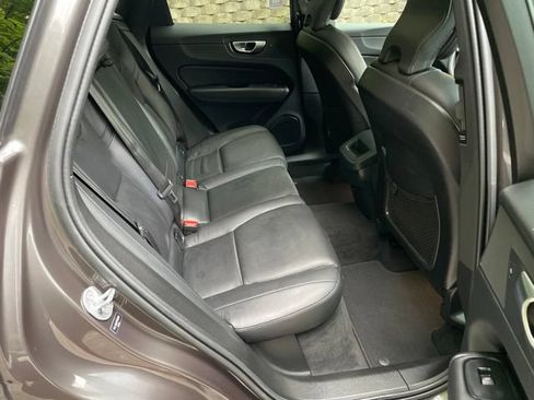 Used 2023 Volvo XC60 B5 Plus AWD/4WD image 15
