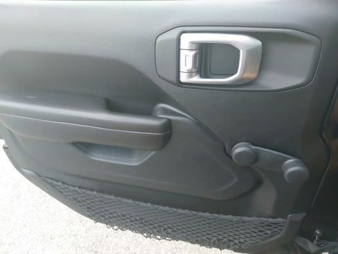 Used 2019 Jeep Wrangler Sport image 29